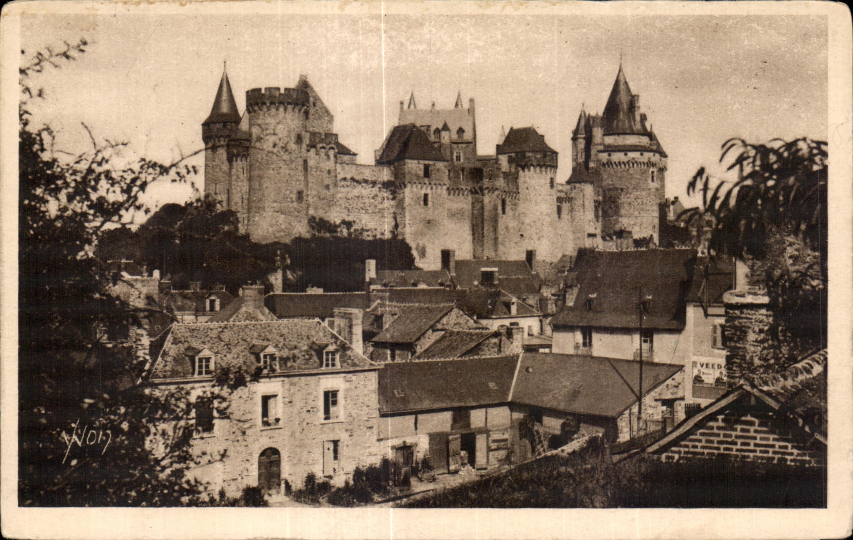 Vitré — Le Château (Façade Ouest) — Les Éditions d'An VVOLIN Paris