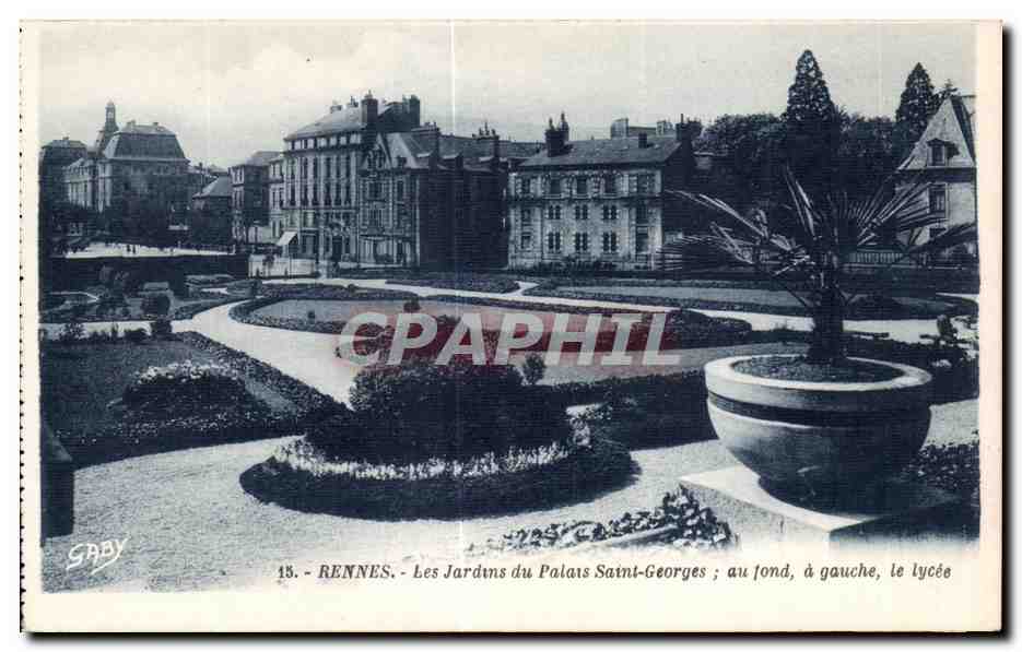 Rennes - Les Jardins du Palais Saint-Georges ; au fond, à gauche, le lycée