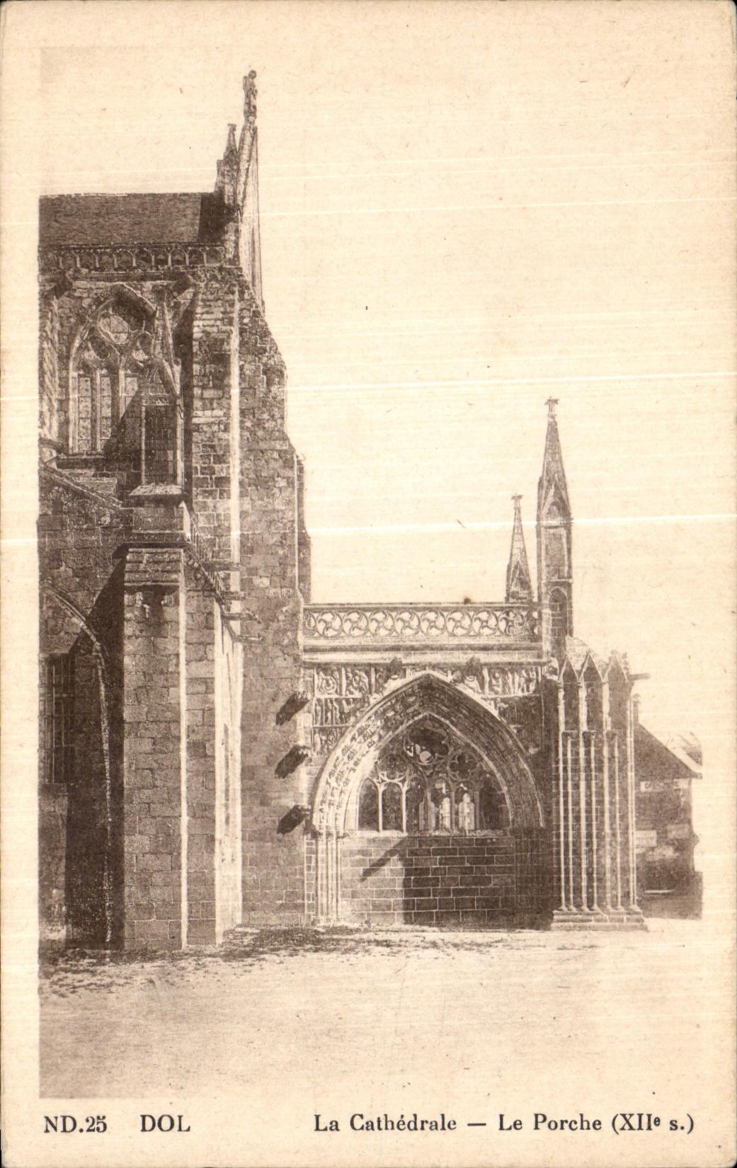 Dol — La Cathédrale — Le Porche (XIIe s.) — ND.25