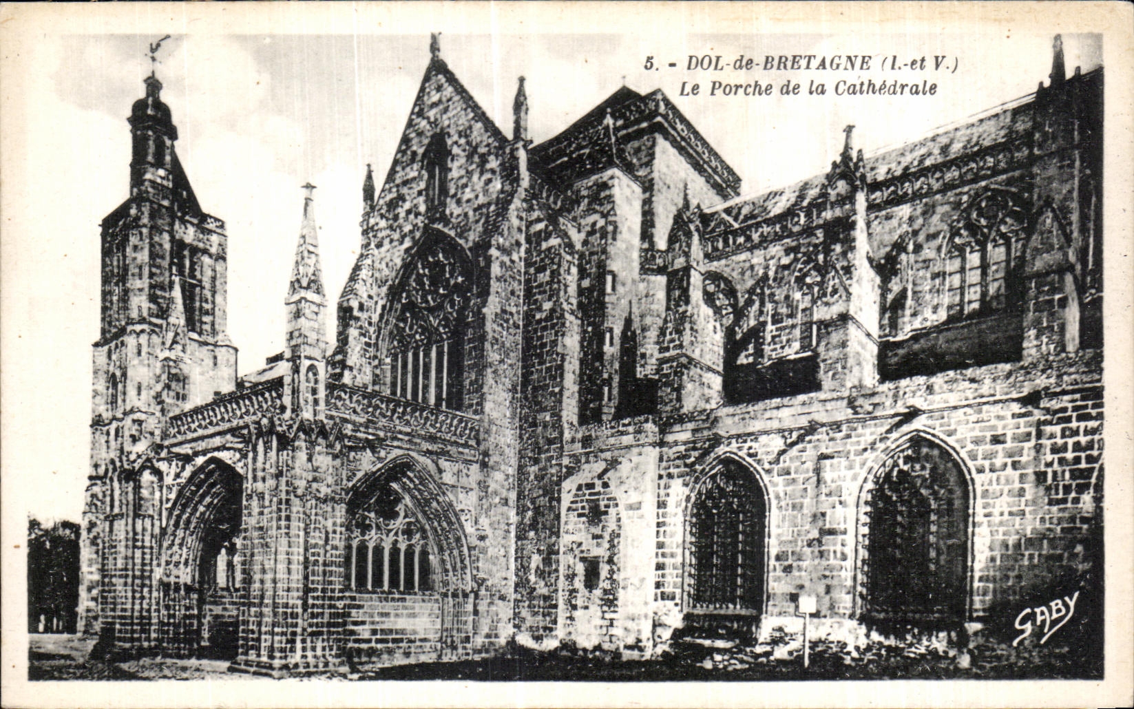 Dol-de-Bretagne (I.-et V.) — Le Porche de la Cathédrale — Gaby