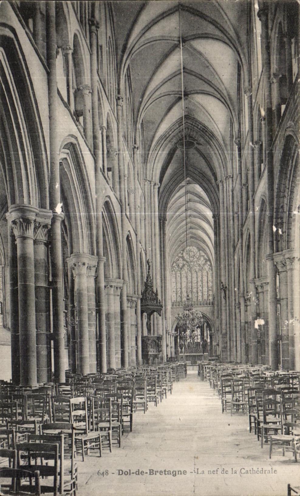 Doi-de-Bretagne — La nef de la Cathédrale — éditeur anonyme, n° 648