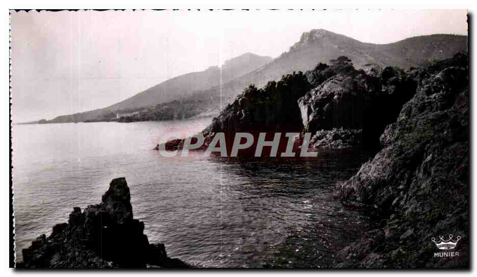 CPA La Cote D Azur La Corniche D Or Rochers du Trayas 