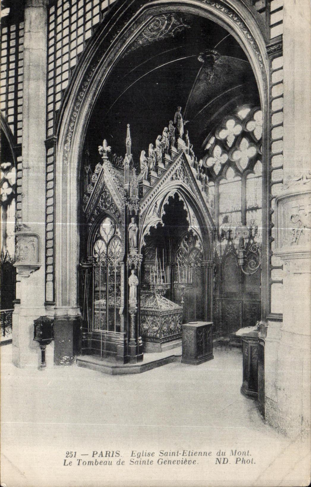 CPA Paris Eglise Saint Elienne du Mont Le Tombeau de Saint Genevieve