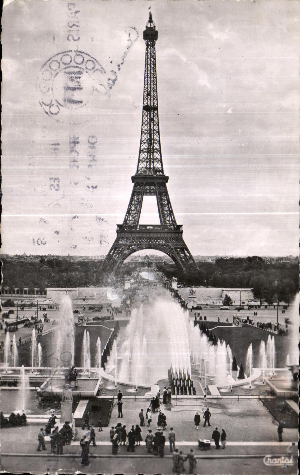 CPA Paris La Eiffel etles containes du palais de Chaillot
