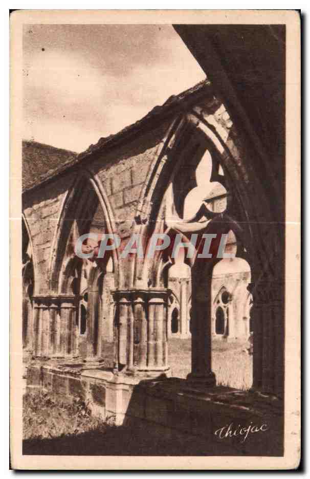Ruines d'un cloître gothique — Thicjac