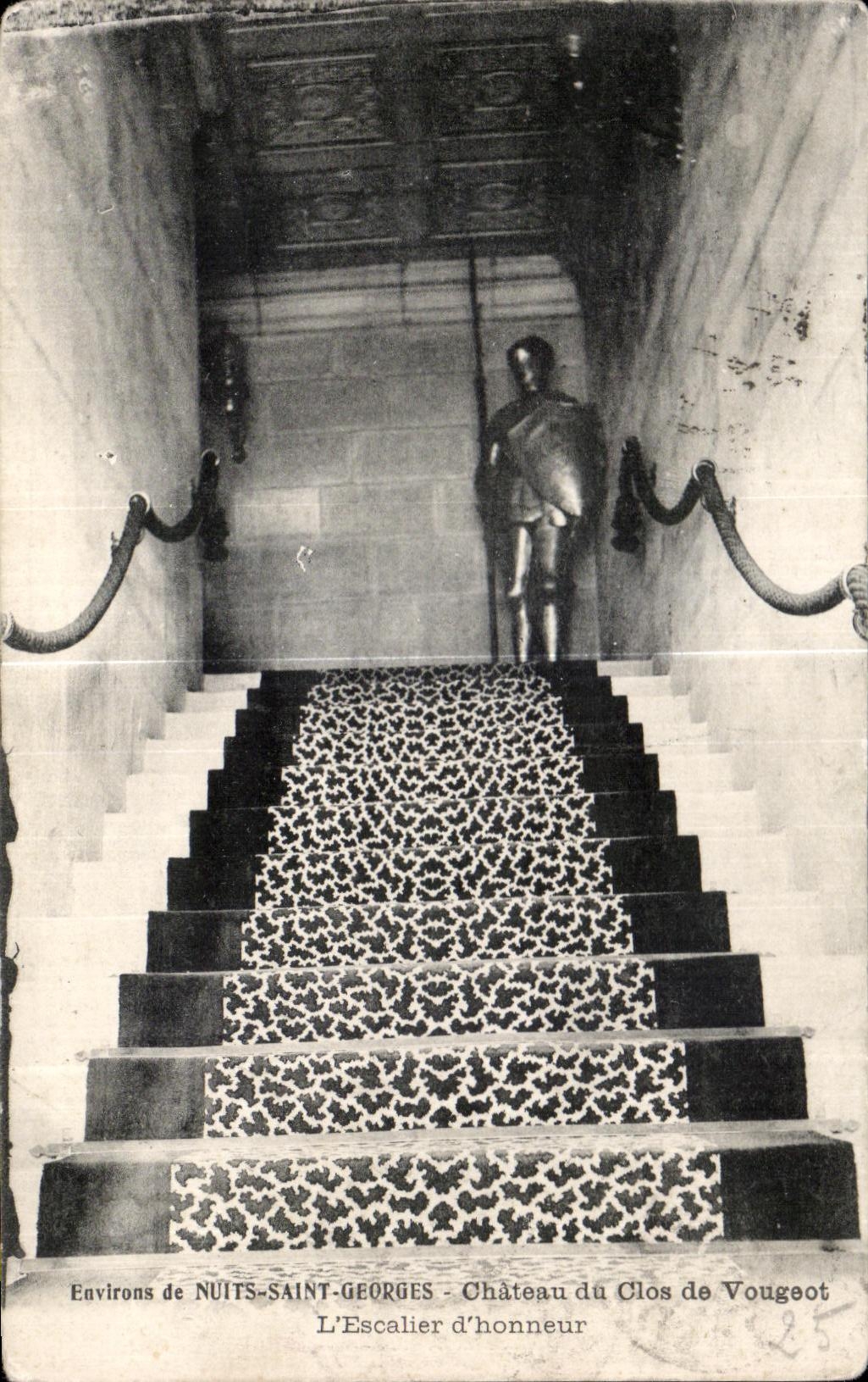 CPA Environs de Nuits Saint Georges Chateau du Clos de Vougeot l escalier d honneur 