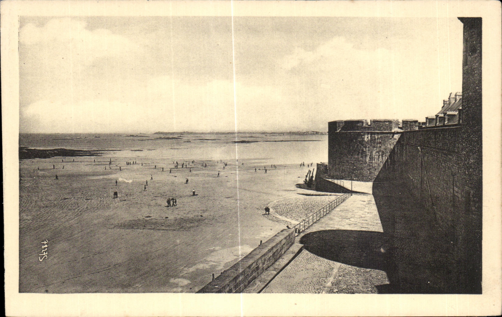 Plage de Saint-Malo — vue depuis les remparts — Éditions J. David et E. David, Saint-Malo