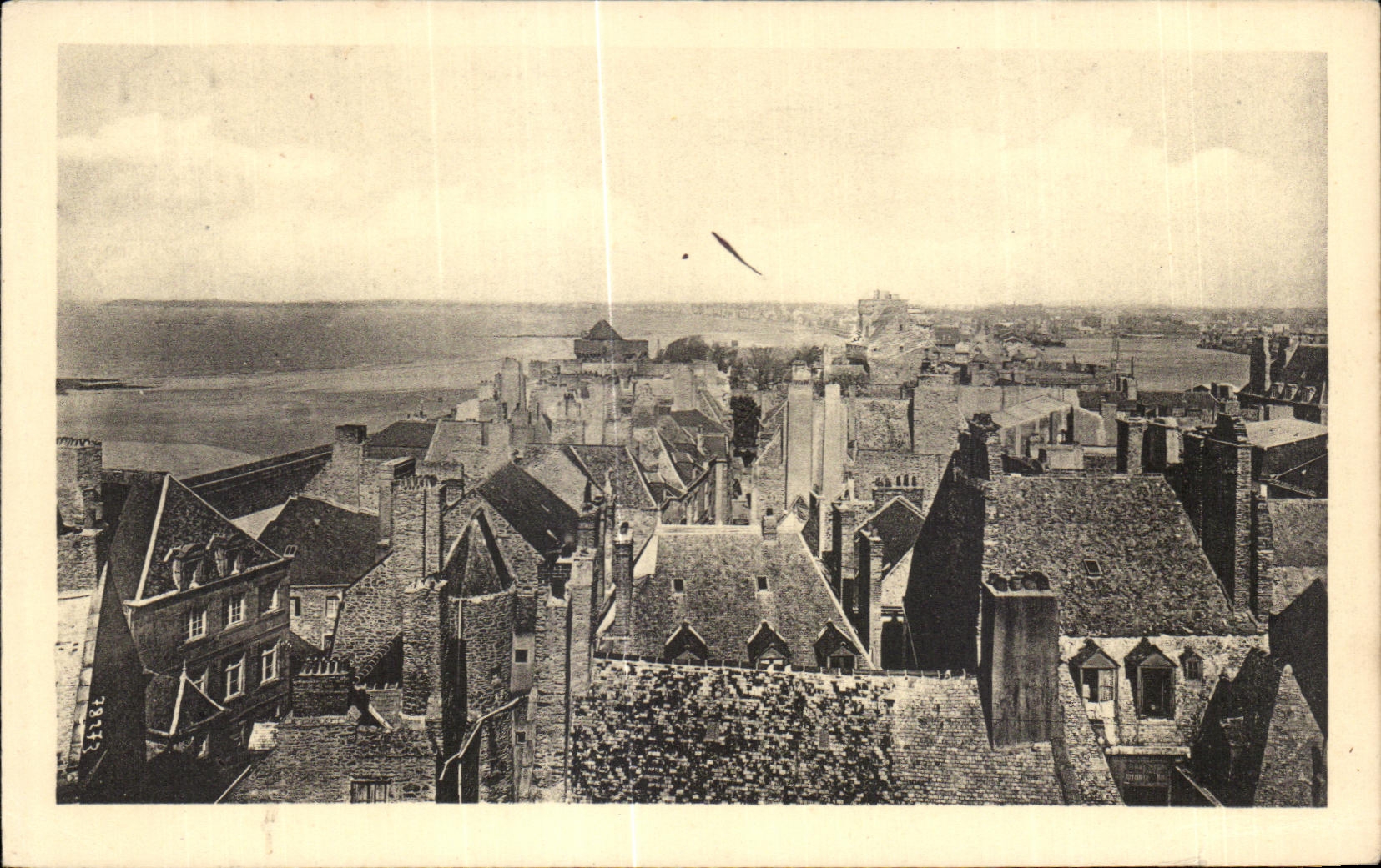 Vue prise du Dortoir des Moyens — Institution de Saint-Malo — Éditions J. David et E. Valle, Rennes