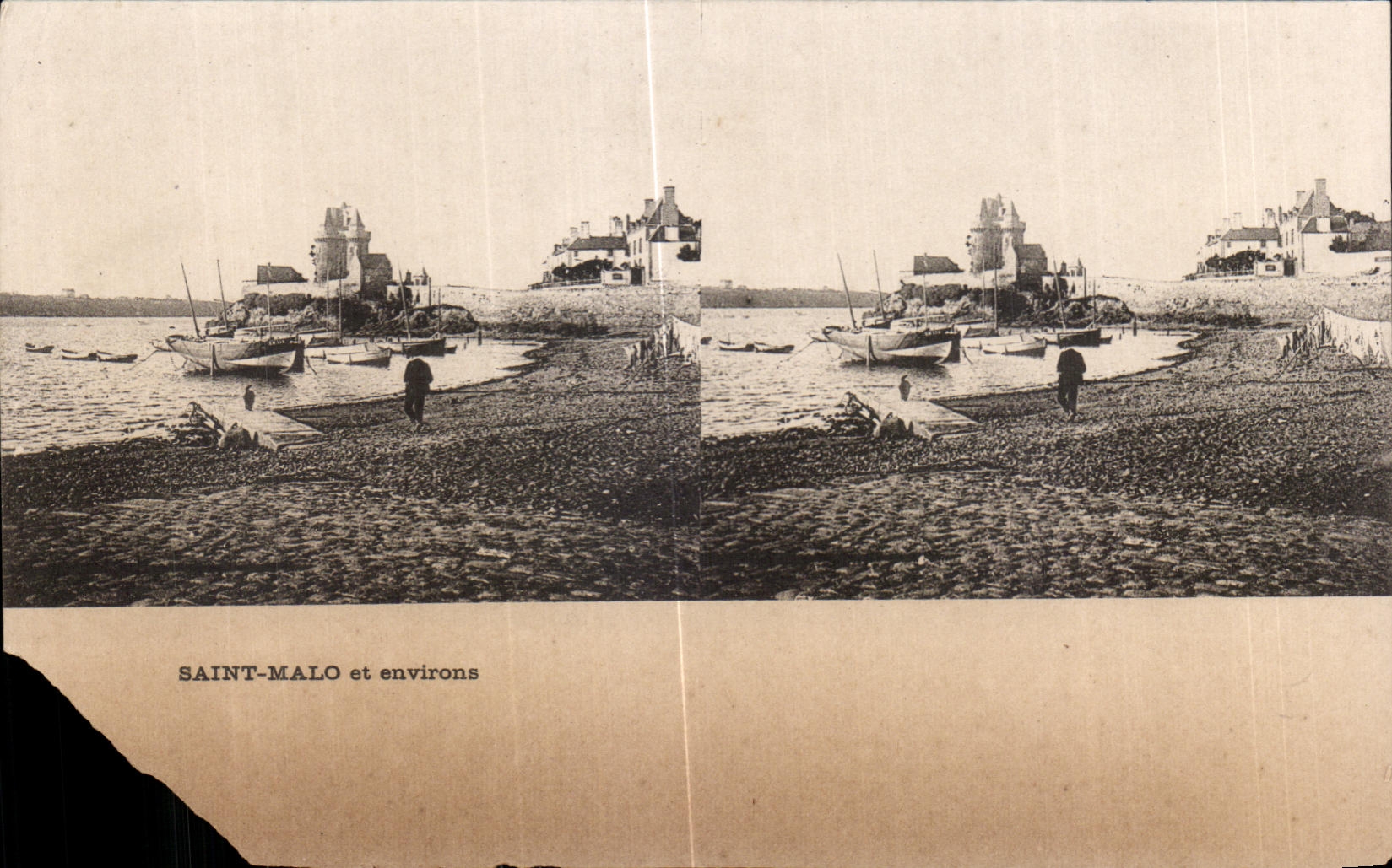 Saint-Malo et environs — vue de la côte avec bateaux et bâtiments — éditeur non identifié