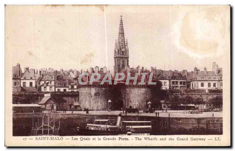 CPA Saint Malo Les Quais et la Grande Porte The Wharfs and the Grand Gateway Bateau