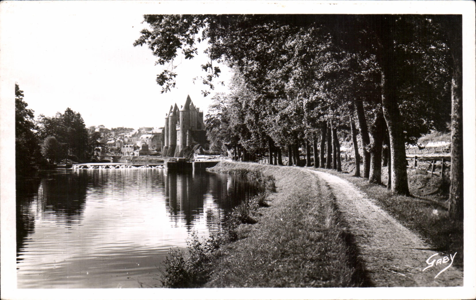 Josselin (Morbihan) — La rivière l'Oust, le Chemin de halage et le magnifique Château — Éditions GABY