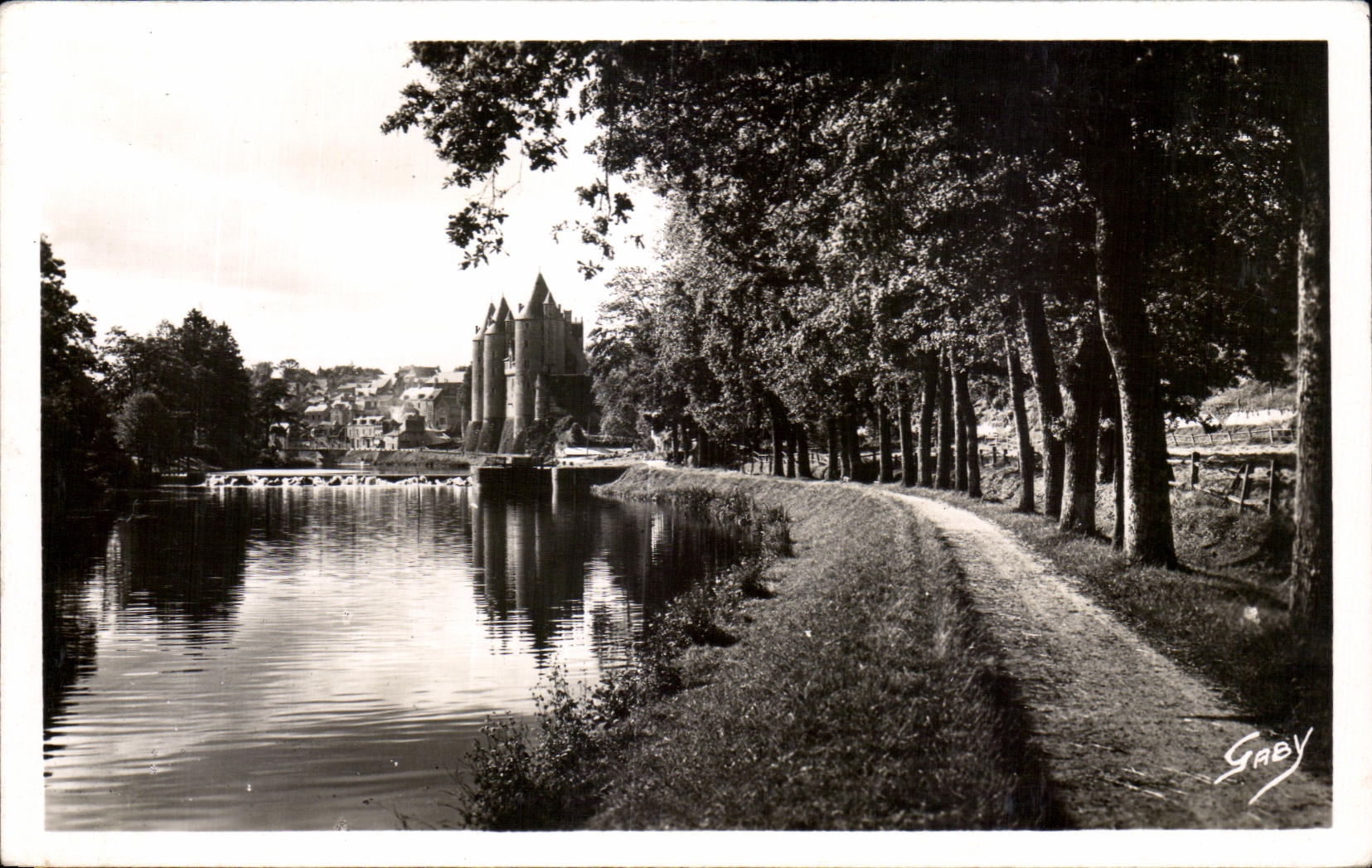 Josselin (Morbihan) — La rivière l'Oust, le Château et le chemin de halage — Éditions GABY