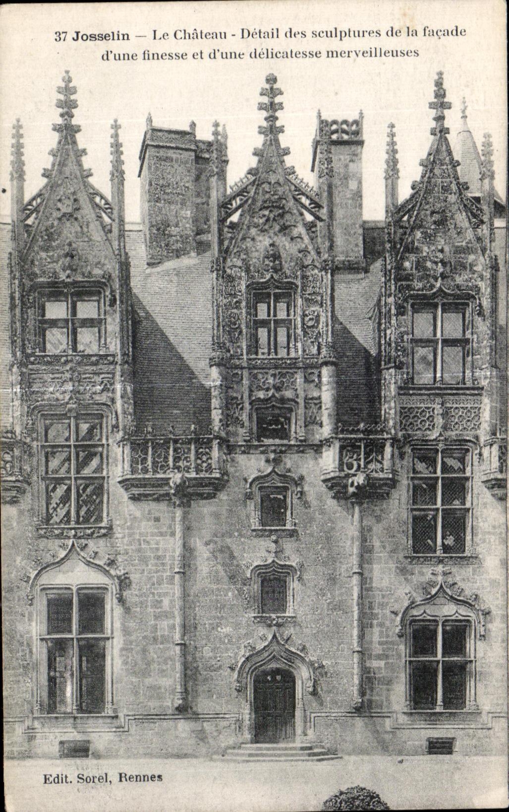Josselin — Le Château — Détail des sculptures de la façade d'une finesse et d'une délicatesse merveilleuses — Edit. Sorel, Rennes