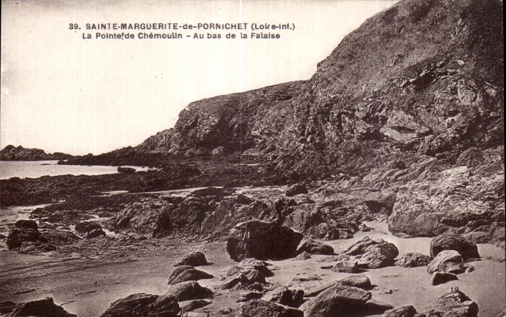 CPA Sainte Marguerite de Pornichet La Pointe de Chemoulin Au bas de la Falaise