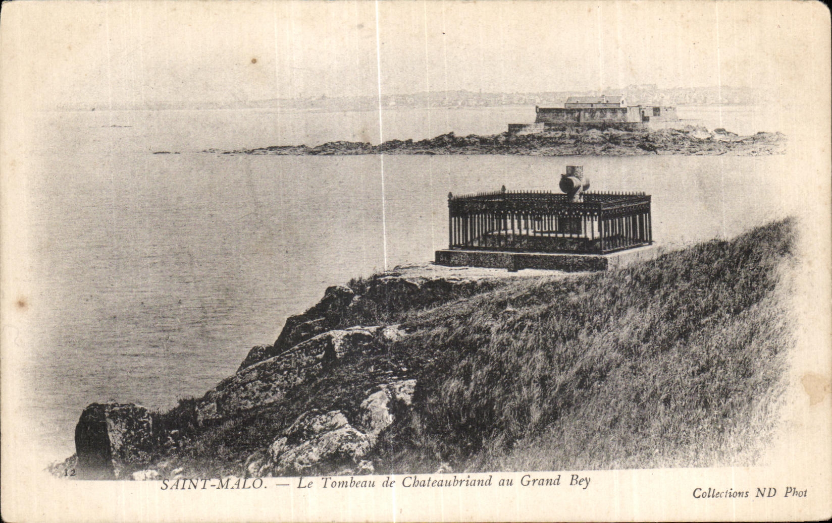 Saint-Malo — Le Tombeau de Chateaubriand au Grand Bey — Collections ND Phot