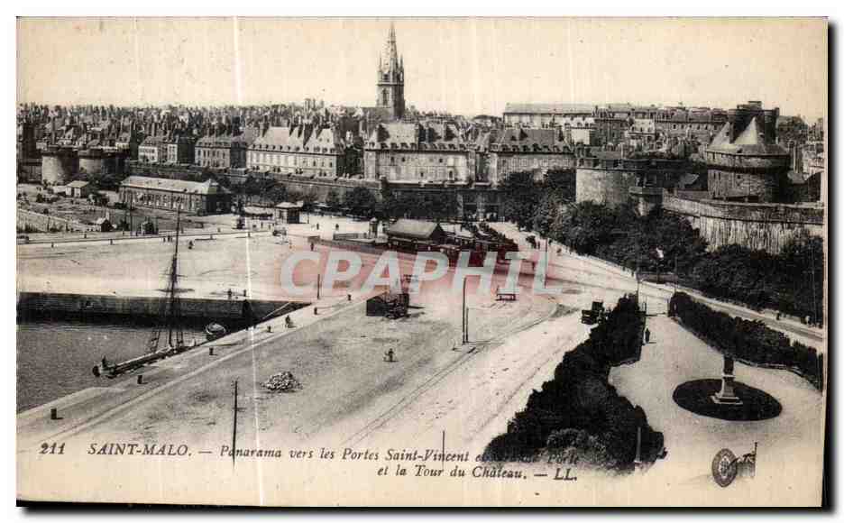CPA Saint Malo Panarama vers les Portes Saint Vincent et la tour du Chateau