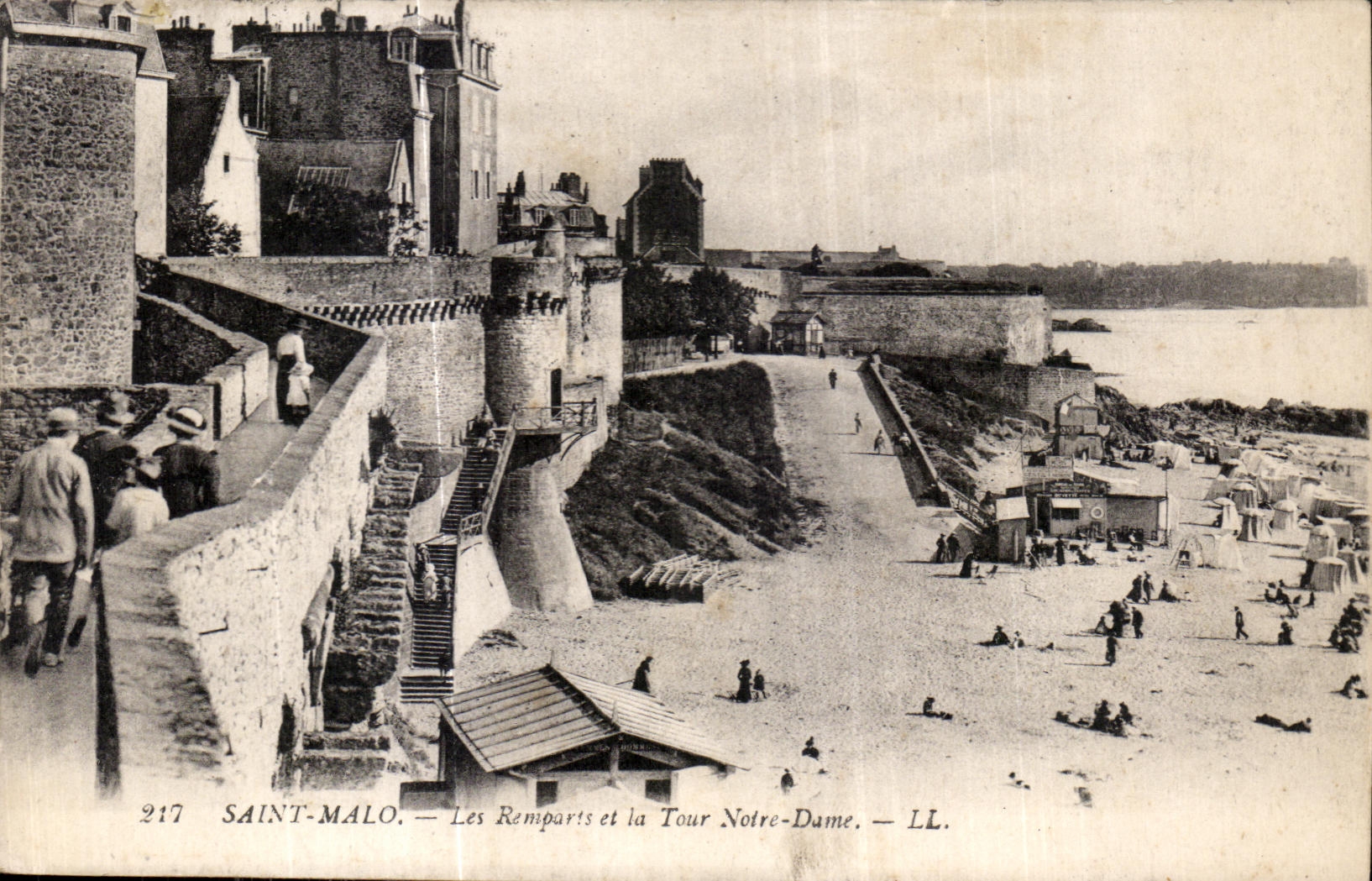 Saint-Malo — Les Remparts et la Tour Notre-Dame — LL. — N° 217