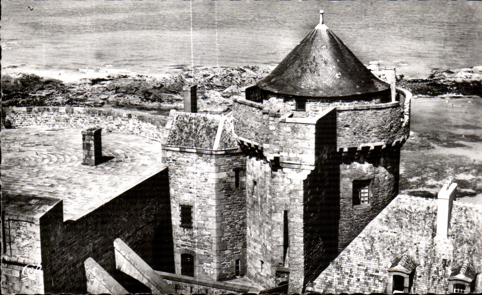 Saint-Malo - Cité Corsaire — Le petit Donjon — Réal-Photo, n° 446