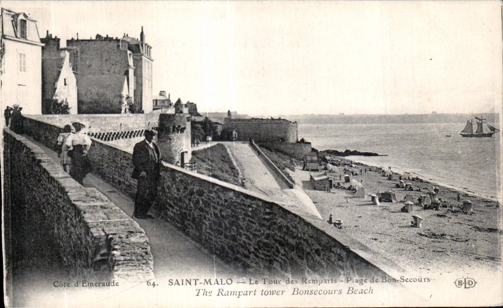 SAINT-MALO — Le Tour des Remparts - Plage de Bonsecours — Côte d'Emeraude, n°64