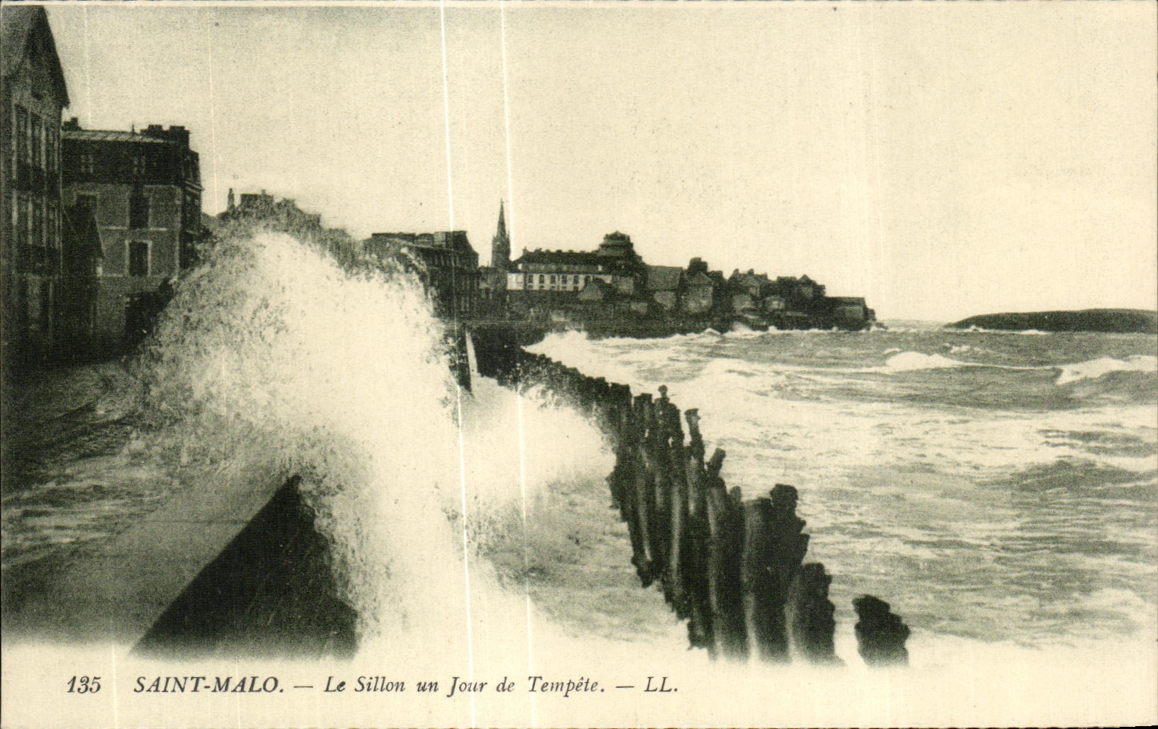 Saint-Malo — Le Sillon un Jour de Tempête — LL. n°135