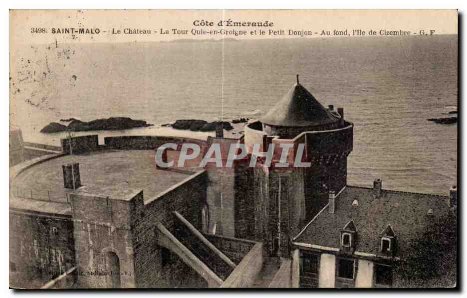 Saint-Malo — Le Château, La Tour Quile-en-Groigne et le Petit Donjon — Au fond, l'Île de Cizembre — G.F.
