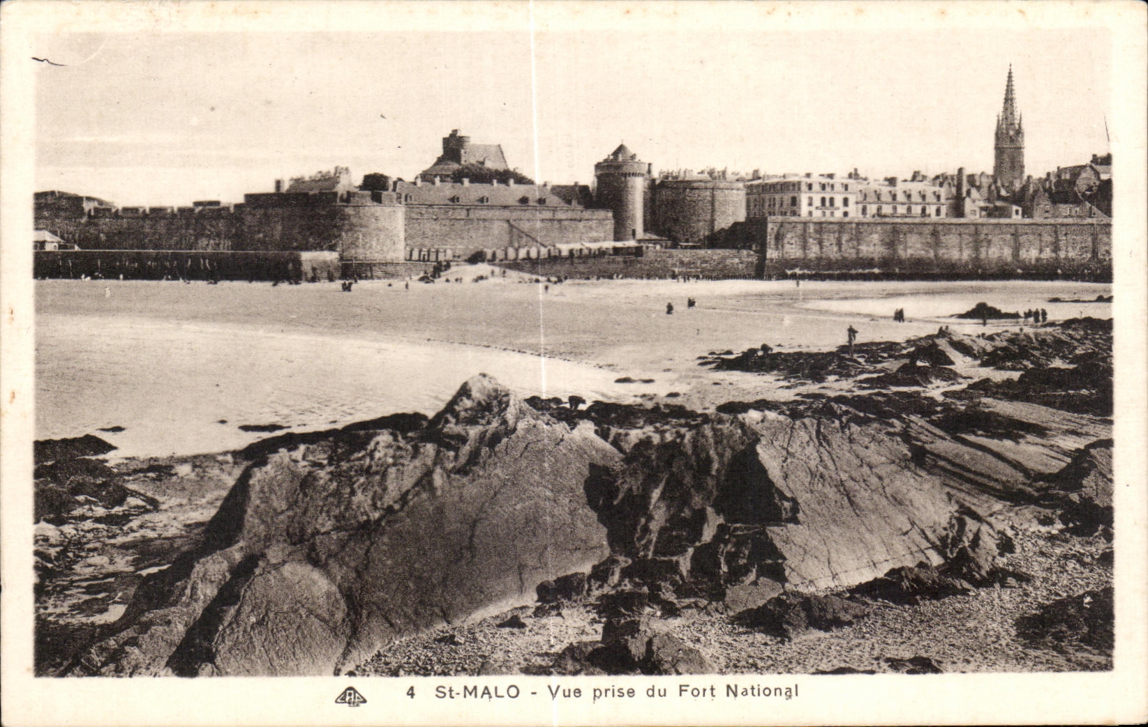 St-Malo - Vue prise du Fort National — éditeur A. P. (n°4)