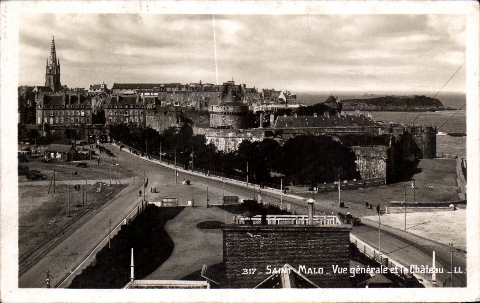 Saint-Malo — Vue générale et le Château — LL. — n° 317
