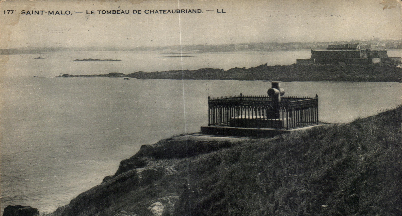 Saint-Malo — Le tombeau de Chateaubriand — LL