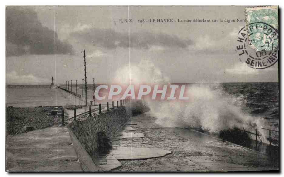 CPA Le Havre La mer deferlant sur la digue Nord