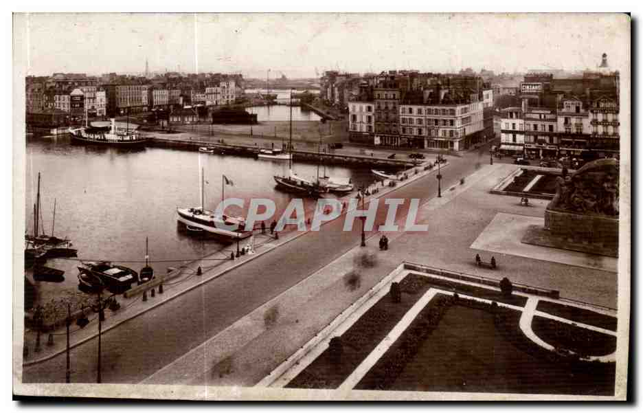 CPA Le Havre Place Place Gambetta et les Bassins