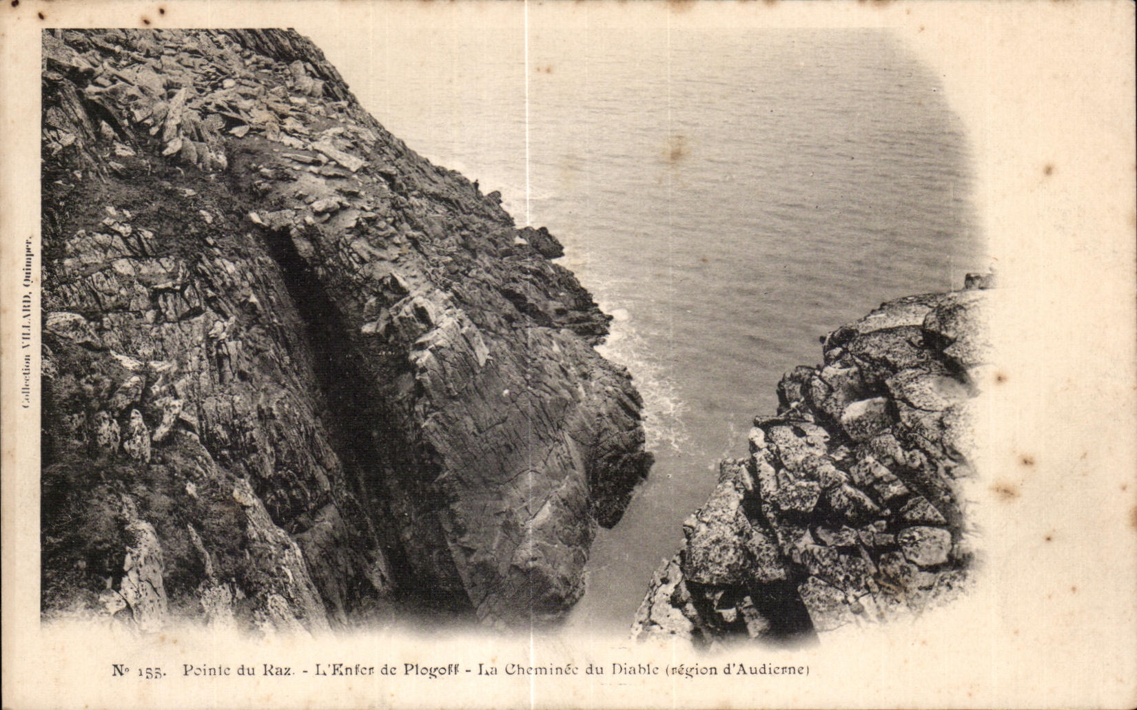 Pointe du Raz - L'Enfer de Plogoff - La Cheminée du Diable (région d'Audierne) — Collection VILLARD, numéro 155