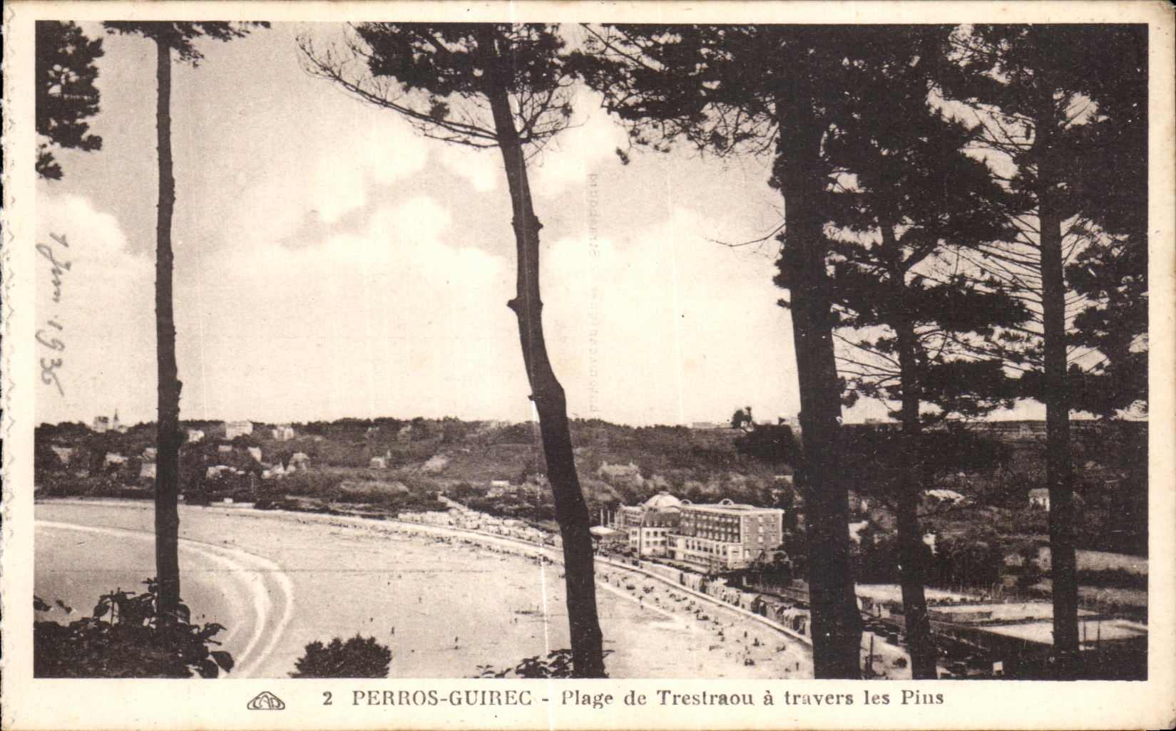 Perros-Guirec - Plage de Trestraou à travers les Pins — n°2