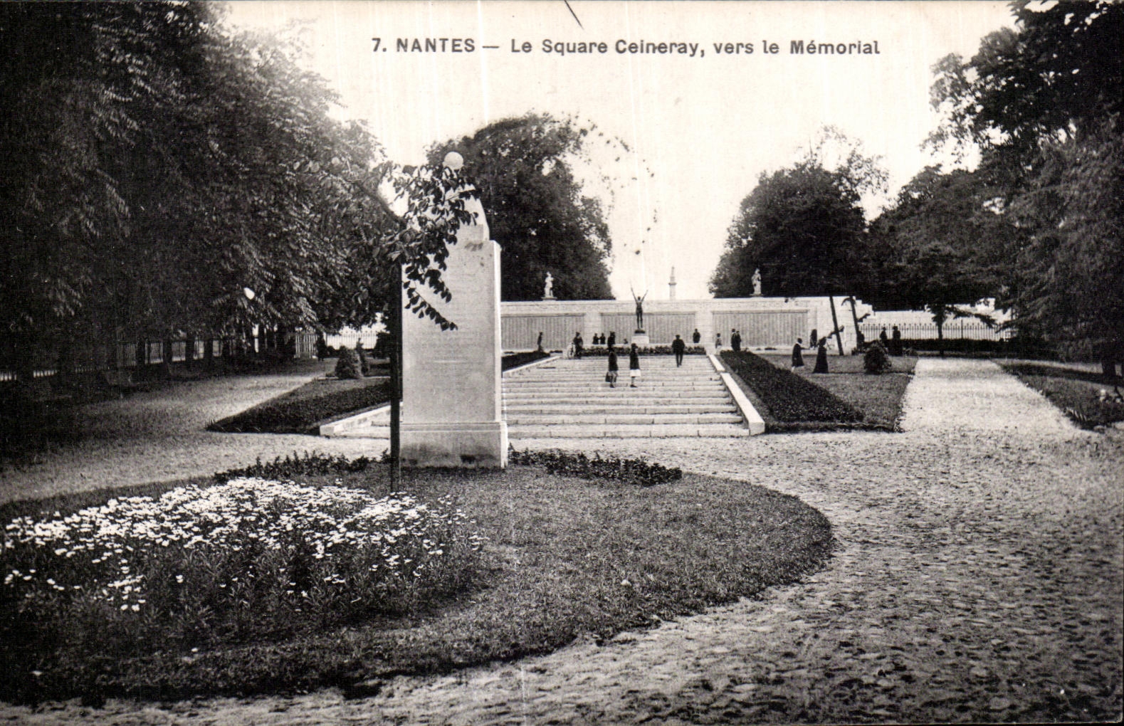 CPA Nantes Le Square Celneray vers le Memorial