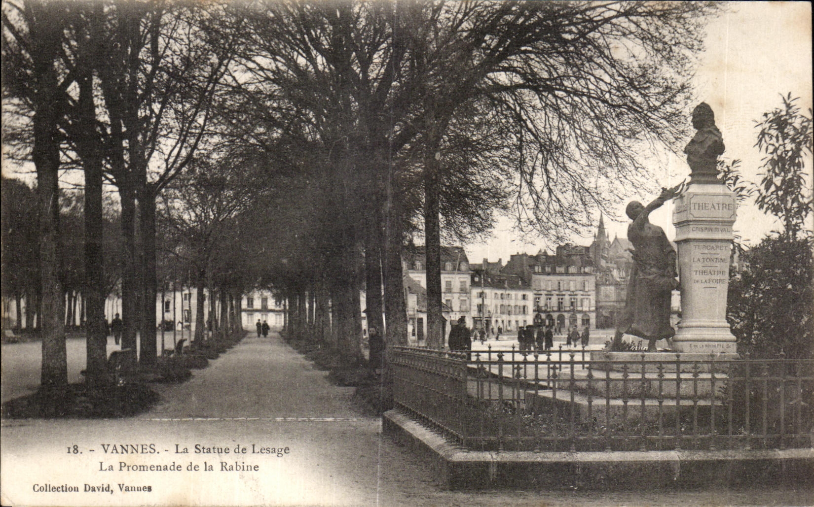 CPA Vannes La Statue de Lesage La Promenade de la Rabine