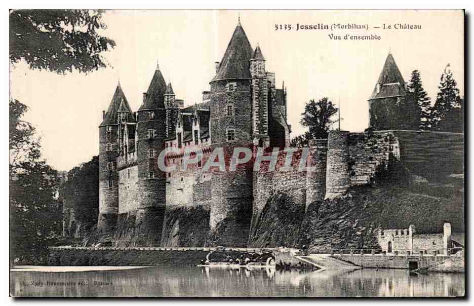 CPA Josselin (Morbihan) Le Chateau Vue d ensemble
