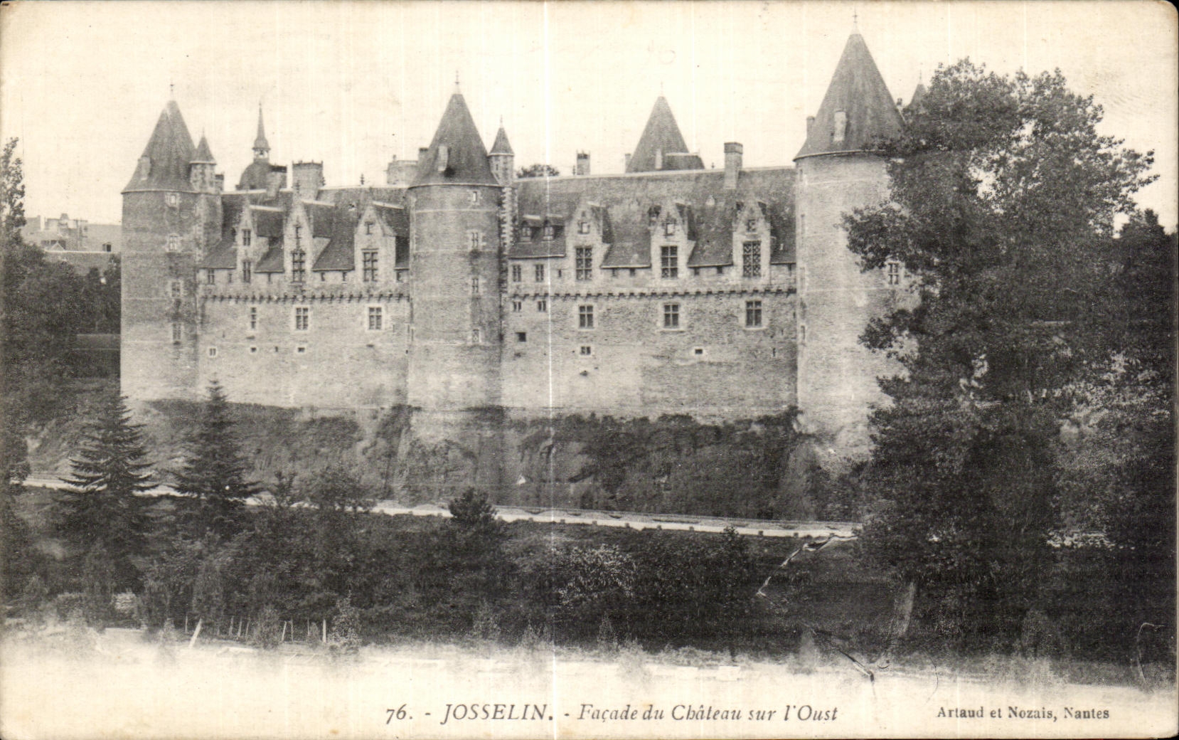 Josselin - Façade du Château sur l'Oust — Artaud et Nozais, Nantes, n°76