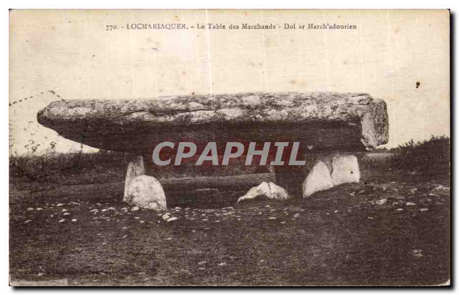 CPA Locmariaquer La Table des Marchands Dol ar Marchadourien