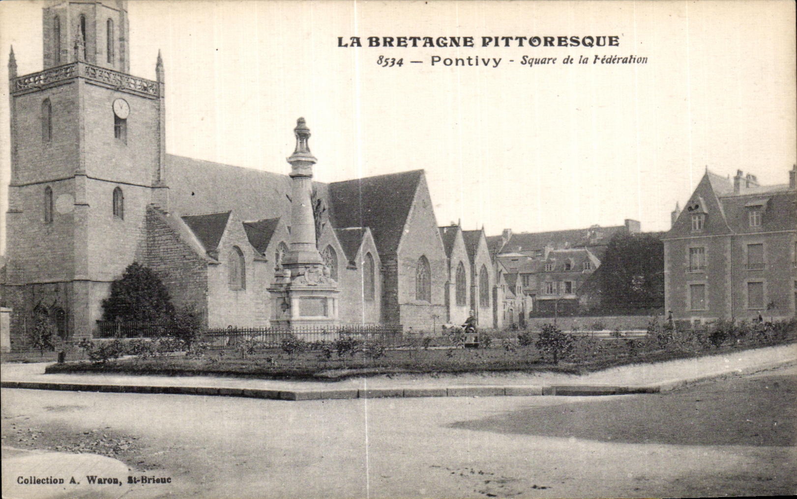 Pontivy - Square de la Fédération — éditeur A. Waron, Saint-Brieuc, n° 8534