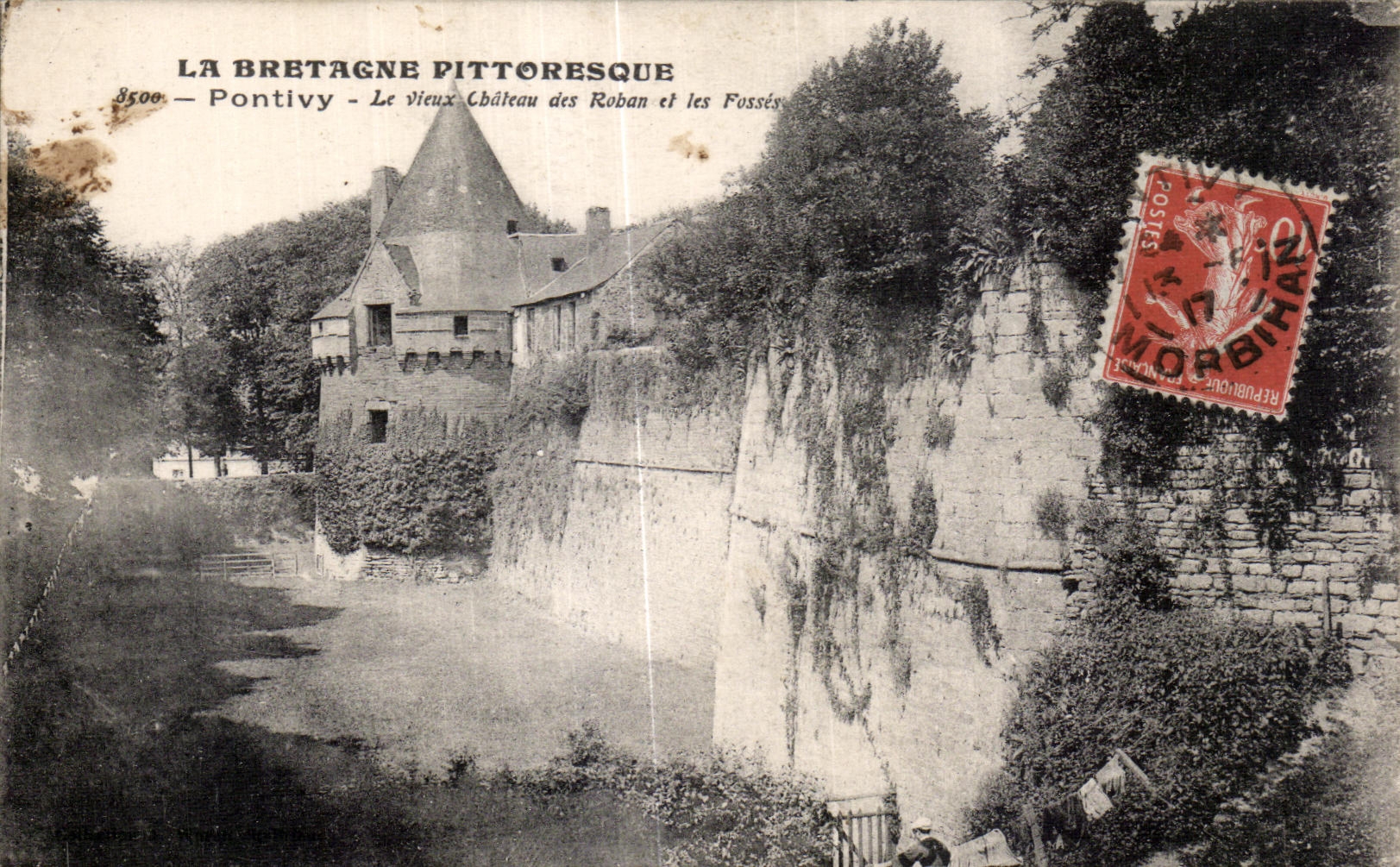 Pontivy - Le vieux Château des Roban et les Fossés — La Bretagne pittoresque