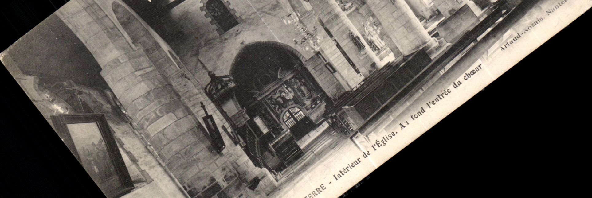 CPA Rochefort en Terre Interieur de L eglise Au Fond L entree du ebeeur