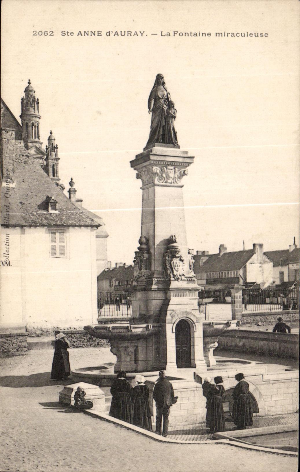 CPA sainte Anne D Auray La Fontaine miraculeuse