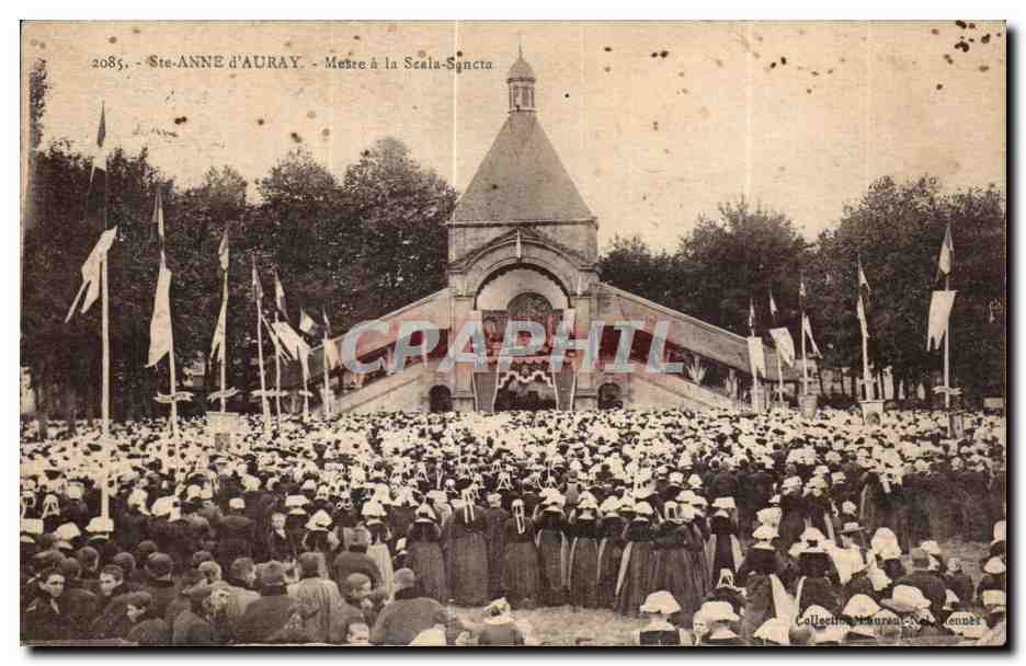 CPA Ste Anne d Auray Meste a la Seala Sancta pelerinage Folklore costume