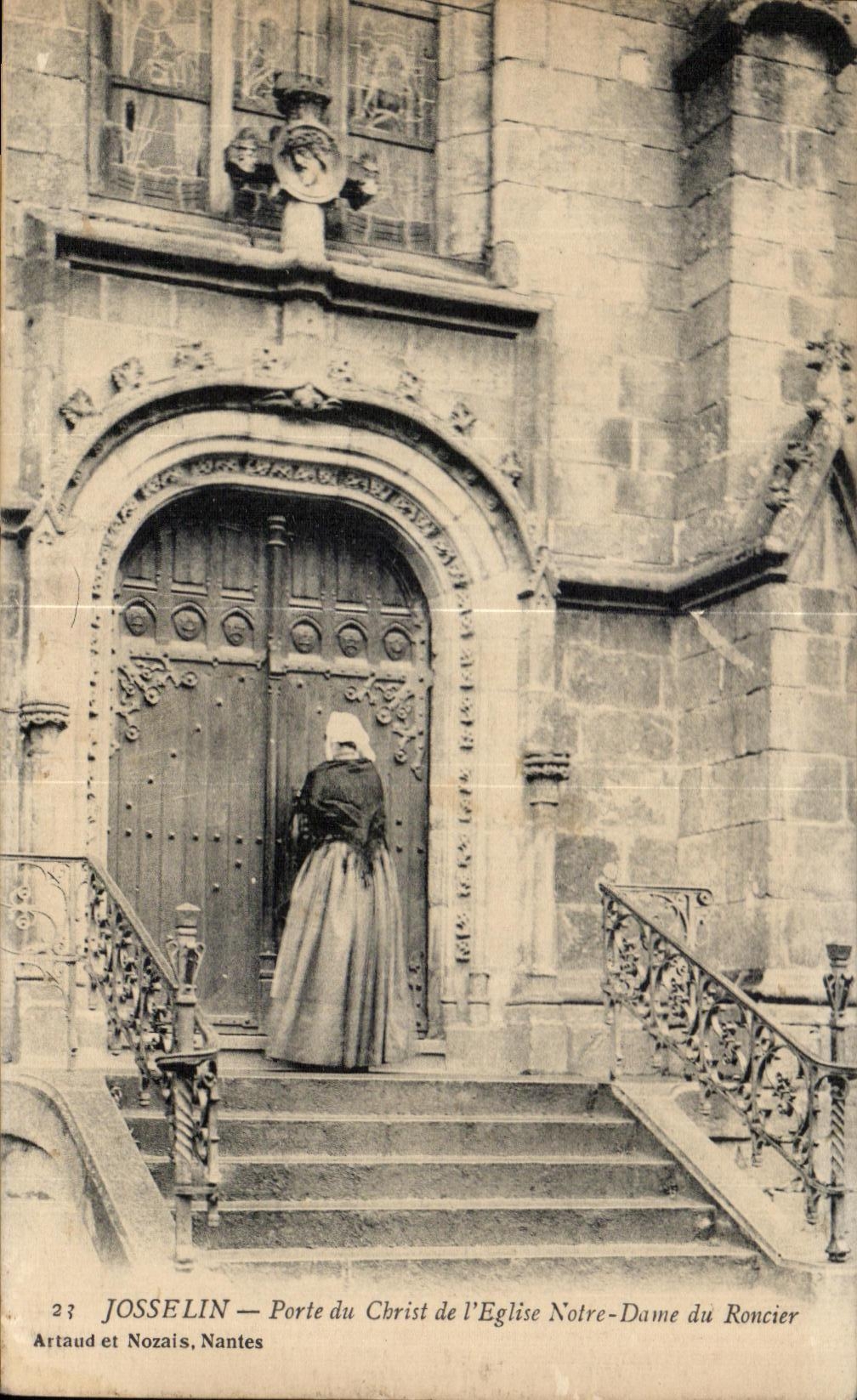 CPA Josselin Porte du Christ de l Eglise Notre Dame du Roncier