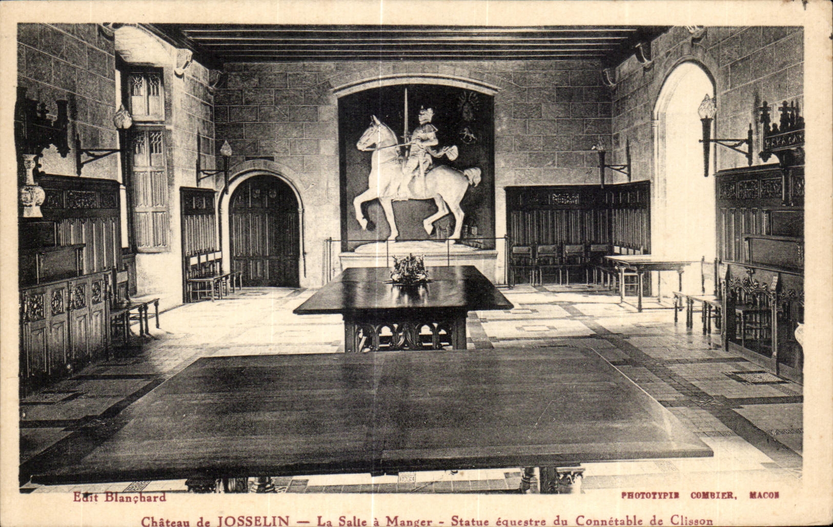 CPA Chateau De Josselin La Salte a Mencer Statue equestre du Connetable de Clisson
