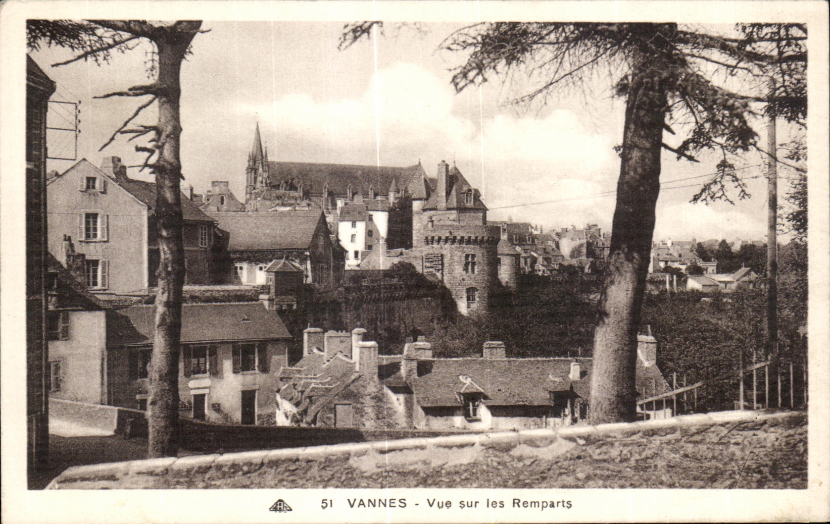 CPA Vannes Vue sur les Remparts