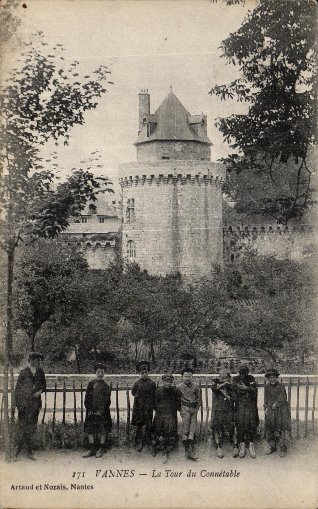 VANNES — La Tour du Connétable — Artaud et Nozais, Nantes
