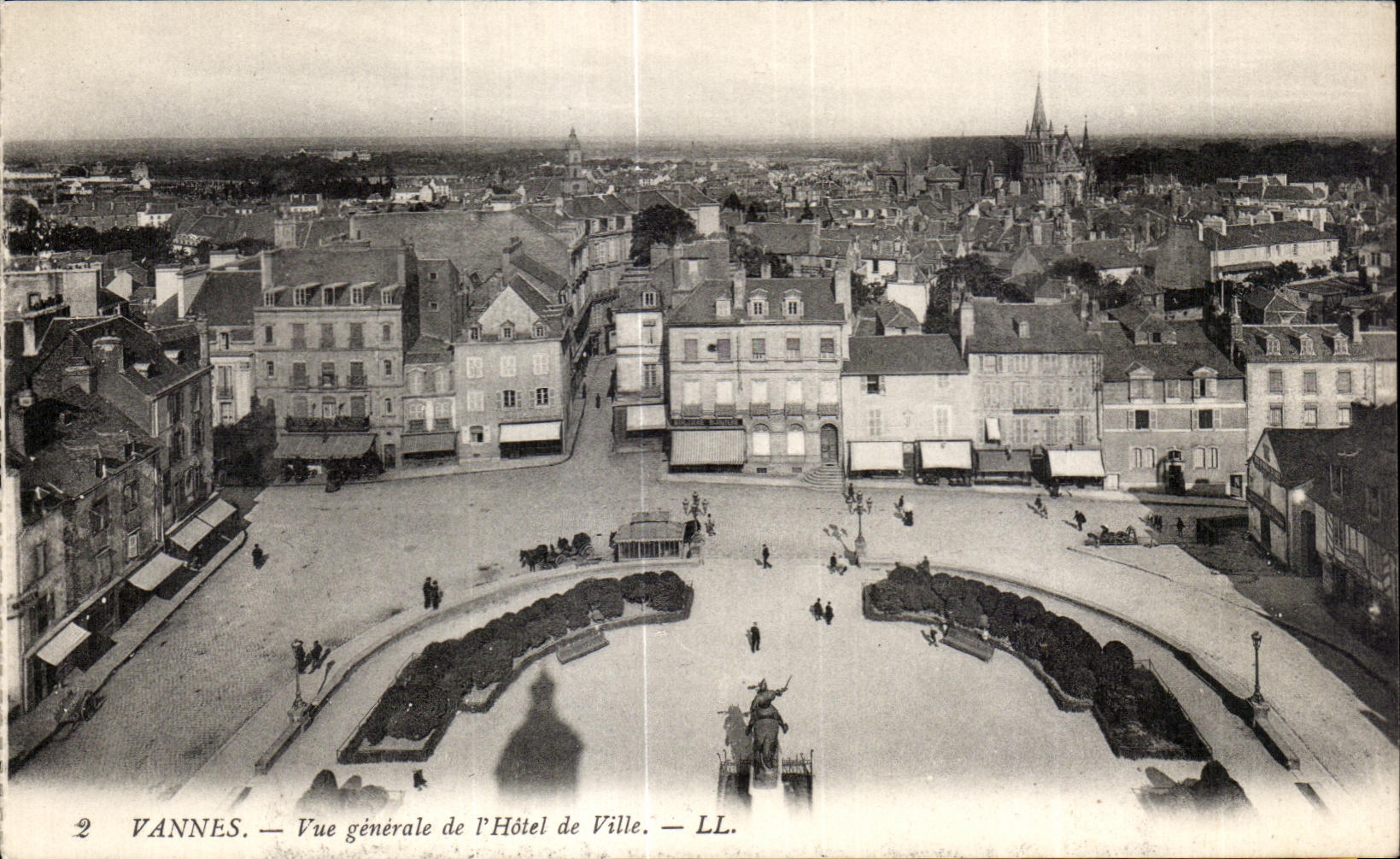 VANNES — Vue générale de l'Hôtel de Ville — LL.