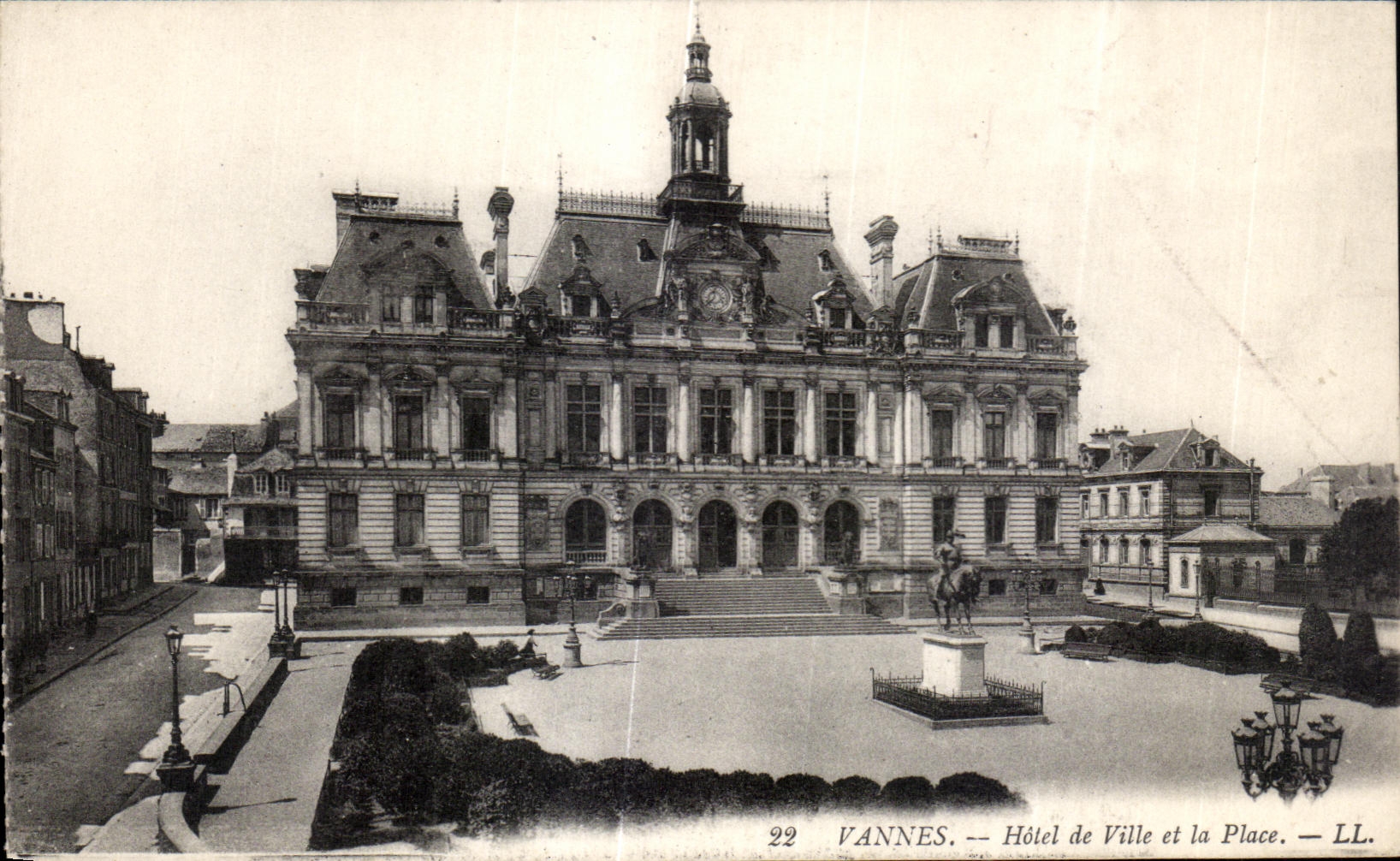 CPA Vannes Hotel de Ville et la Place