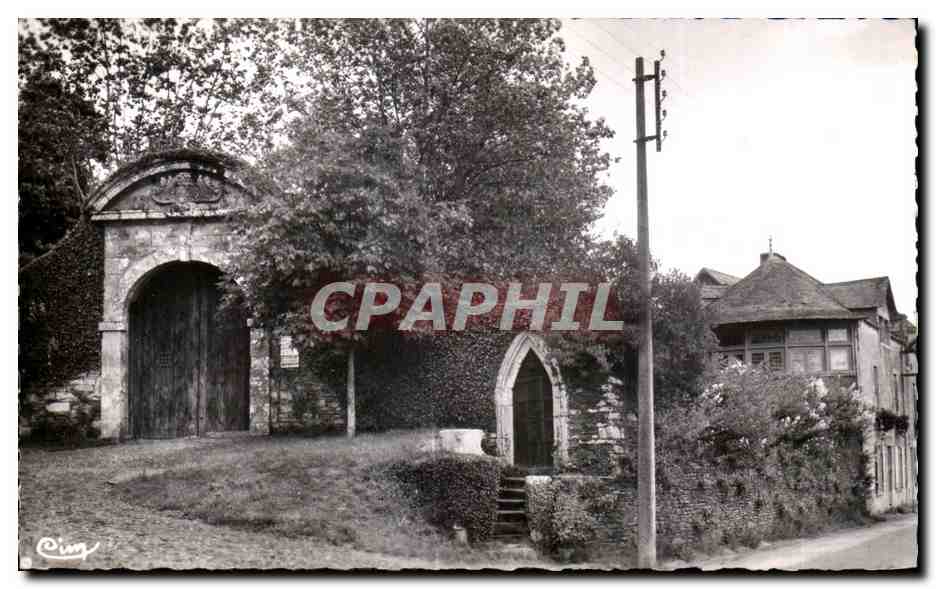 CPSM Rochefort en Terre Entree du chateau