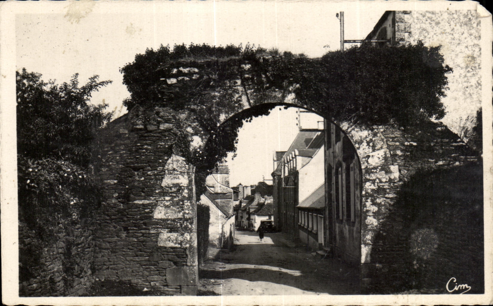 CPA Rochefort en Thrre Une des Vieilles Portes de la Ville